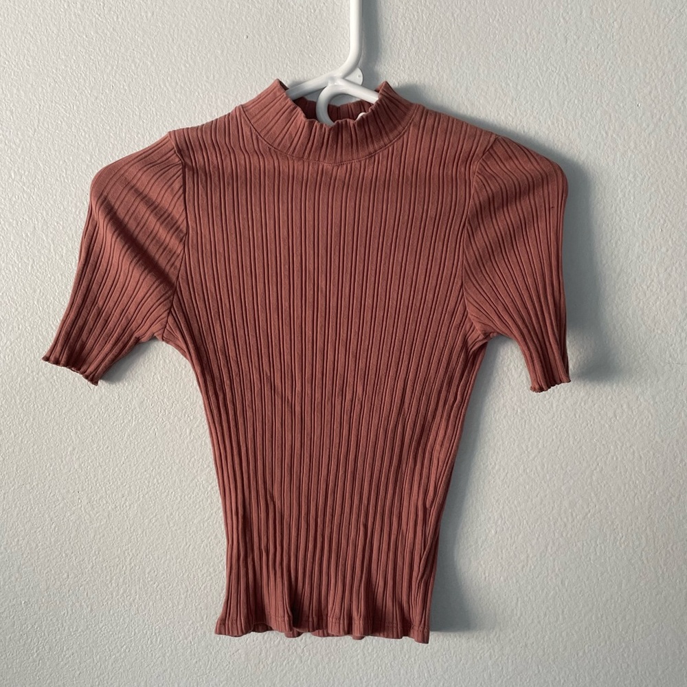 Medium Cotton On Cropped Pink 1/4 Sleeve Shirt with Small Turtle Neck